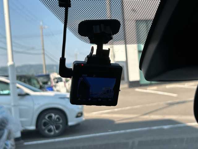トヨタ シエンタ ハイブリッド G 和歌山県 2017(平29)年 2.6万km ホワイトパールクリスタルシャイン 純正7インチナビ/バックカメラ/衝突軽減/車線逸脱防止/先行車発進お知らせ/両側パワースライドドア/LEDヘッドライト/ETC/ドラレコ/オートライト/オートハイビーム/ステアリングスイッチ/電動格納ミラー/フルオートエアコン/純正フロアマット/ドアバイザー/プッシュスタート/スマートキー