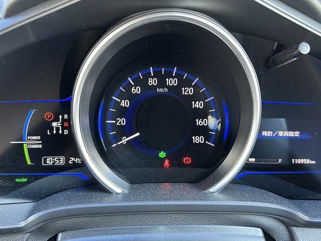 ホンダ フィット ハイブリット Sパッケージ 静岡県 2016(平28)年 11.1万km プレミアムホワイトパールⅡ 純正ナビ/・CD/・FM/AM/・ワンセグ/・SD/・Bluetooth/主要装備/・ETC/・バックカメラ/・クルーズコントロール/・ＬＥＤヘッドライト/・１６インチ社外アルミ/・サイドカーテンエアバッグ/・フォグランプ/・オートライト/・プッシュスタート/・ドアミラーウインカー
