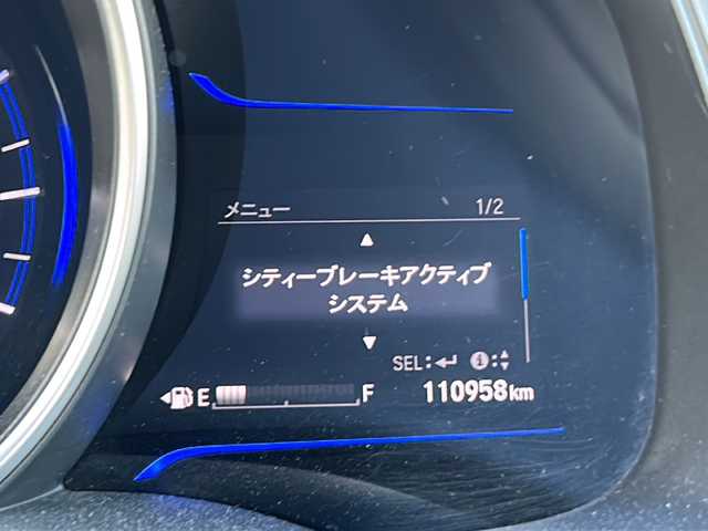 ホンダ フィット ハイブリット Sパッケージ 静岡県 2016(平28)年 11.1万km プレミアムホワイトパールⅡ 純正ナビ/・CD/・FM/AM/・ワンセグ/・SD/・Bluetooth/主要装備/・ETC/・バックカメラ/・クルーズコントロール/・ＬＥＤヘッドライト/・１６インチ社外アルミ/・サイドカーテンエアバッグ/・フォグランプ/・オートライト/・プッシュスタート/・ドアミラーウインカー