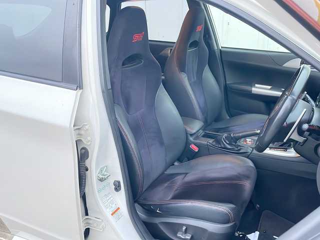 スバル インプレッサ ＷＲＸ STI A－Line タイプS 埼玉県 2010(平22)年 12.1万km サテンホワイトパール ４ＷＤ＆ターボ/ハーフレザーシート/運転席パワーシート/ＥＴＣ/前方ドライブレコーダー/クルーズコントロール/革巻きステアリング/パドルシフト/純正エアロ/純正１８inアルミホイール/ＨＩＤライト/フォグランプ/ウィンカーミラー/電動格納ミラー/スマートキー/プッシュスタート/Ｗ＆サイド＆カーテンエアバッグ/横滑り防止装置/ＡＢＳ/ドアバイザー/フロアマット/新車保証書/取扱説明書/スマートスペアキー有