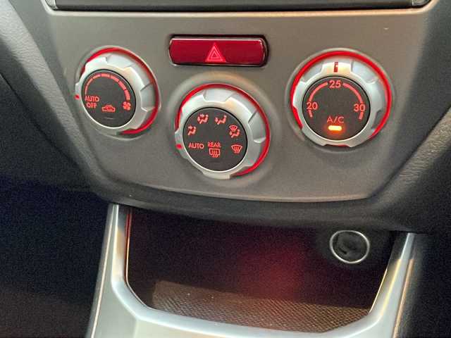 スバル インプレッサ ＷＲＸ STI A－Line タイプS 埼玉県 2010(平22)年 12.1万km サテンホワイトパール ４ＷＤ＆ターボ/ハーフレザーシート/運転席パワーシート/ＥＴＣ/前方ドライブレコーダー/クルーズコントロール/革巻きステアリング/パドルシフト/純正エアロ/純正１８inアルミホイール/ＨＩＤライト/フォグランプ/ウィンカーミラー/電動格納ミラー/スマートキー/プッシュスタート/Ｗ＆サイド＆カーテンエアバッグ/横滑り防止装置/ＡＢＳ/ドアバイザー/フロアマット/新車保証書/取扱説明書/スマートスペアキー有