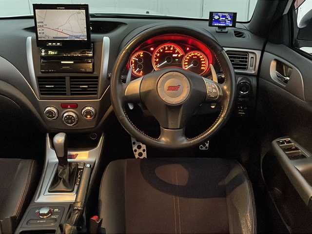 スバル インプレッサ ＷＲＸ STI A－Line タイプS 埼玉県 2010(平22)年 12.1万km サテンホワイトパール ４ＷＤ＆ターボ/ハーフレザーシート/運転席パワーシート/ＥＴＣ/前方ドライブレコーダー/クルーズコントロール/革巻きステアリング/パドルシフト/純正エアロ/純正１８inアルミホイール/ＨＩＤライト/フォグランプ/ウィンカーミラー/電動格納ミラー/スマートキー/プッシュスタート/Ｗ＆サイド＆カーテンエアバッグ/横滑り防止装置/ＡＢＳ/ドアバイザー/フロアマット/新車保証書/取扱説明書/スマートスペアキー有