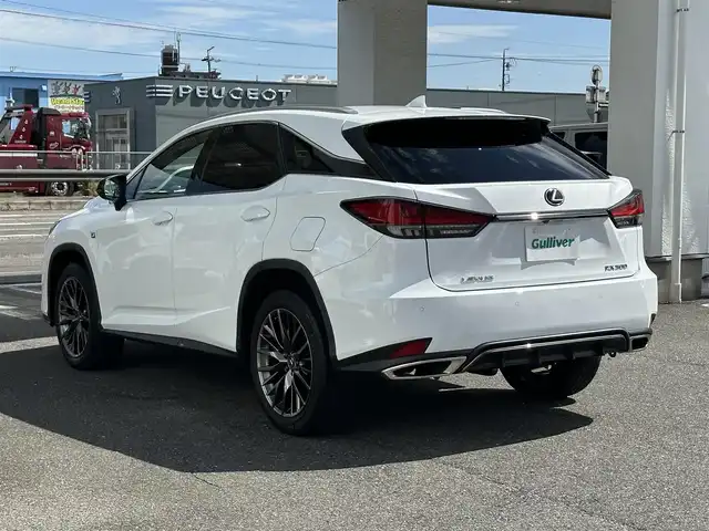 レクサス ＲＸ 300 Fスポーツ 愛知県 2022(令4)年 1.7万km ホワイトノーヴァガラスフレーク ワンオーナー/メモリナビ/フルセグテレビ/バックカメラ/ブラインドスポットモニター/リアくろストラフィックアラート/ヘッドアップディスプレイ/パワーシート/レザーシート/シートヒーター/エアシート/シートメモリー/ステアリングスイッチ/ステアリングヒーター/アイドリングストップ/ウィンカーミラー/レーダークルーズコントロール/電動パーキングブレーキ/オートマチックハイビーム/前後コーナーセンサー/レーンキープアシスト/サンルーフ/後席シェード/プッシュスタート/パワーバックドア/ビルトイン2.0ETC/保証書/取扱説明書/スマートキー2本