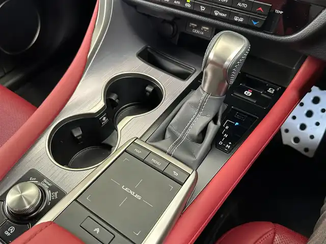 レクサス ＲＸ 300 Fスポーツ 愛知県 2022(令4)年 1.7万km ホワイトノーヴァガラスフレーク ワンオーナー/メモリナビ/フルセグテレビ/バックカメラ/ブラインドスポットモニター/リアくろストラフィックアラート/ヘッドアップディスプレイ/パワーシート/レザーシート/シートヒーター/エアシート/シートメモリー/ステアリングスイッチ/ステアリングヒーター/アイドリングストップ/ウィンカーミラー/レーダークルーズコントロール/電動パーキングブレーキ/オートマチックハイビーム/前後コーナーセンサー/レーンキープアシスト/サンルーフ/後席シェード/プッシュスタート/パワーバックドア/ビルトイン2.0ETC/保証書/取扱説明書/スマートキー2本