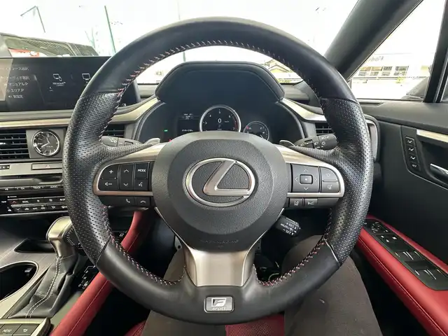 レクサス ＲＸ 300 Fスポーツ 愛知県 2022(令4)年 1.7万km ホワイトノーヴァガラスフレーク ワンオーナー/メモリナビ/フルセグテレビ/バックカメラ/ブラインドスポットモニター/リアくろストラフィックアラート/ヘッドアップディスプレイ/パワーシート/レザーシート/シートヒーター/エアシート/シートメモリー/ステアリングスイッチ/ステアリングヒーター/アイドリングストップ/ウィンカーミラー/レーダークルーズコントロール/電動パーキングブレーキ/オートマチックハイビーム/前後コーナーセンサー/レーンキープアシスト/サンルーフ/後席シェード/プッシュスタート/パワーバックドア/ビルトイン2.0ETC/保証書/取扱説明書/スマートキー2本