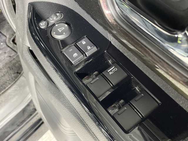 ホンダ Ｎ ＢＯＸ カスタム G L ホンダセンシング 神奈川県 2017(平29)年 2.8万km クリスタルブラックパール ホンダセンシング/純正8型ナビ/・BT/フルセグTV/CD/DVD/SD/バックカメラ/片側電動スライドドア/革巻きステアリング/ステアリングスイッチ/ETC/スマートキー/スペアキー/プッシュスタートボタン/2.5AUSBポート(2口)/LEDヘッドライト/フォグランプ/シートリフター/電動格納ミラー/ウィンカーミラー/純正フロアマット/純正ドアバイザー/純正14インチアルミホイール