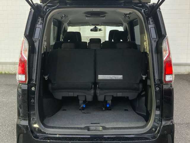 日産 セレナ ハイウェイスター 三重県 2017(平29)年 11万km ダイヤモンドブラック (株)IDOMが運営する【じしゃロン四日市店】の自社ローン専用車両になります。こちらは現金またはオートローンご利用時の価格です。自社ローンご希望の方は別途その旨お申付け下さい/純正SDナビ（CD/DVD/AM/FM/BT）/衝突軽減システム/両側パワースライドドア/フリップダウンモニター/全方位カメラ/フルセグTV/前方向ドライブレコーダー/エンジンスタートボタン/スマートキー/ETC/社外16インチAW/アイドリングストップ