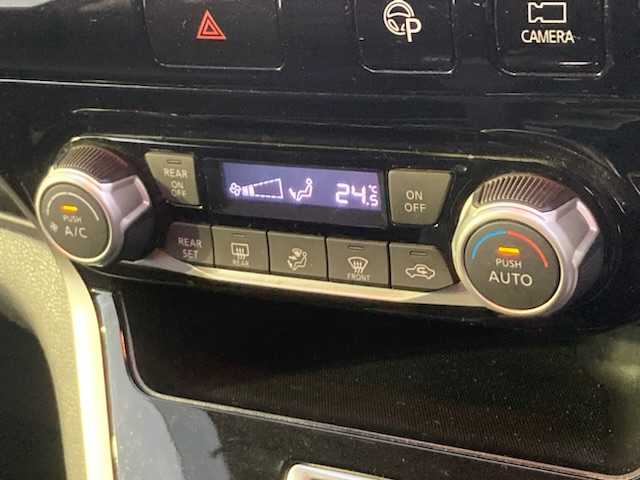 日産 セレナ ハイウェイスター 三重県 2017(平29)年 11万km ダイヤモンドブラック (株)IDOMが運営する【じしゃロン四日市店】の自社ローン専用車両になります。こちらは現金またはオートローンご利用時の価格です。自社ローンご希望の方は別途その旨お申付け下さい/純正SDナビ（CD/DVD/AM/FM/BT）/衝突軽減システム/両側パワースライドドア/フリップダウンモニター/全方位カメラ/フルセグTV/前方向ドライブレコーダー/エンジンスタートボタン/スマートキー/ETC/社外16インチAW/アイドリングストップ