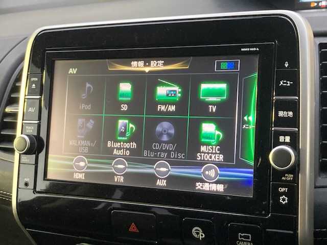 日産 セレナ ハイウェイスター 三重県 2017(平29)年 11万km ダイヤモンドブラック (株)IDOMが運営する【じしゃロン四日市店】の自社ローン専用車両になります。こちらは現金またはオートローンご利用時の価格です。自社ローンご希望の方は別途その旨お申付け下さい/純正SDナビ（CD/DVD/AM/FM/BT）/衝突軽減システム/両側パワースライドドア/フリップダウンモニター/全方位カメラ/フルセグTV/前方向ドライブレコーダー/エンジンスタートボタン/スマートキー/ETC/社外16インチAW/アイドリングストップ