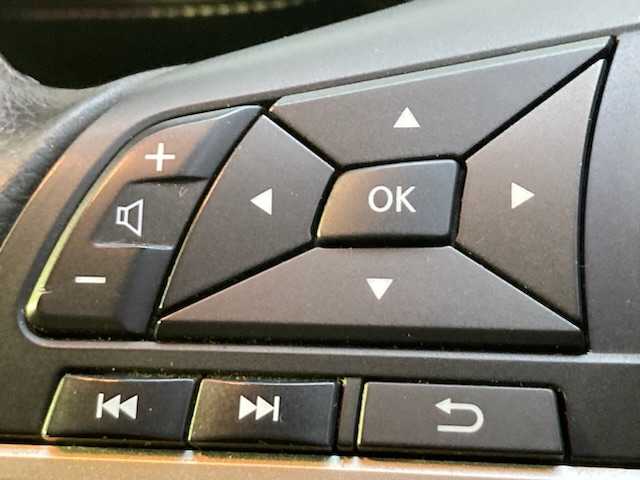 日産 セレナ ハイウェイスター 三重県 2017(平29)年 11万km ダイヤモンドブラック (株)IDOMが運営する【じしゃロン四日市店】の自社ローン専用車両になります。こちらは現金またはオートローンご利用時の価格です。自社ローンご希望の方は別途その旨お申付け下さい/純正SDナビ（CD/DVD/AM/FM/BT）/衝突軽減システム/両側パワースライドドア/フリップダウンモニター/全方位カメラ/フルセグTV/前方向ドライブレコーダー/エンジンスタートボタン/スマートキー/ETC/社外16インチAW/アイドリングストップ