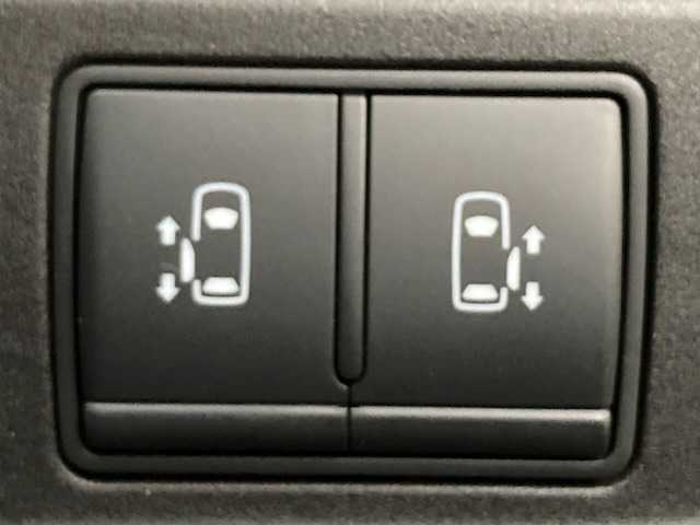 日産 セレナ ハイウェイスター 三重県 2017(平29)年 11万km ダイヤモンドブラック (株)IDOMが運営する【じしゃロン四日市店】の自社ローン専用車両になります。こちらは現金またはオートローンご利用時の価格です。自社ローンご希望の方は別途その旨お申付け下さい/純正SDナビ（CD/DVD/AM/FM/BT）/衝突軽減システム/両側パワースライドドア/フリップダウンモニター/全方位カメラ/フルセグTV/前方向ドライブレコーダー/エンジンスタートボタン/スマートキー/ETC/社外16インチAW/アイドリングストップ