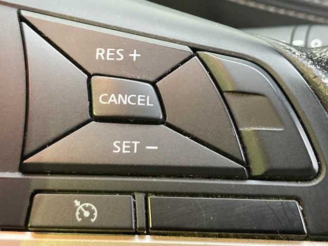 日産 セレナ ハイウェイスター 三重県 2017(平29)年 11万km ダイヤモンドブラック (株)IDOMが運営する【じしゃロン四日市店】の自社ローン専用車両になります。こちらは現金またはオートローンご利用時の価格です。自社ローンご希望の方は別途その旨お申付け下さい/純正SDナビ（CD/DVD/AM/FM/BT）/衝突軽減システム/両側パワースライドドア/フリップダウンモニター/全方位カメラ/フルセグTV/前方向ドライブレコーダー/エンジンスタートボタン/スマートキー/ETC/社外16インチAW/アイドリングストップ