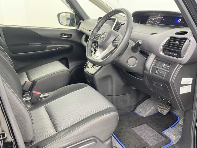 日産 セレナ e－パワー ハイウェイスター V 埼玉県 2021(令3)年 5.9万km ダイヤモンドブラック 純正SDナビ　/全方位カメラ　/ＢＳＭ　/シートヒーター　/プロパイロット　/ビルトインＥＴＣ　/デジタルインナーミラー　/ドライブレコーダー　/ステアリングヒーター　/両側パワースライドドア　/ブレードホールド　/ＬＥＤ/純正フロアマット/純正アルミホイール/フロントフォグランプ/ウィンカーミラー/ドアバイザー/プッシュスタート/スマートキー