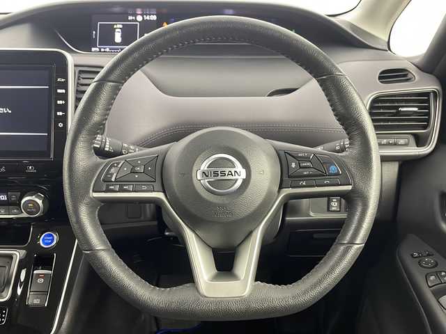 日産 セレナ e－パワー ハイウェイスター V 埼玉県 2021(令3)年 5.9万km ダイヤモンドブラック 純正SDナビ　/全方位カメラ　/ＢＳＭ　/シートヒーター　/プロパイロット　/ビルトインＥＴＣ　/デジタルインナーミラー　/ドライブレコーダー　/ステアリングヒーター　/両側パワースライドドア　/ブレードホールド　/ＬＥＤ/純正フロアマット/純正アルミホイール/フロントフォグランプ/ウィンカーミラー/ドアバイザー/プッシュスタート/スマートキー