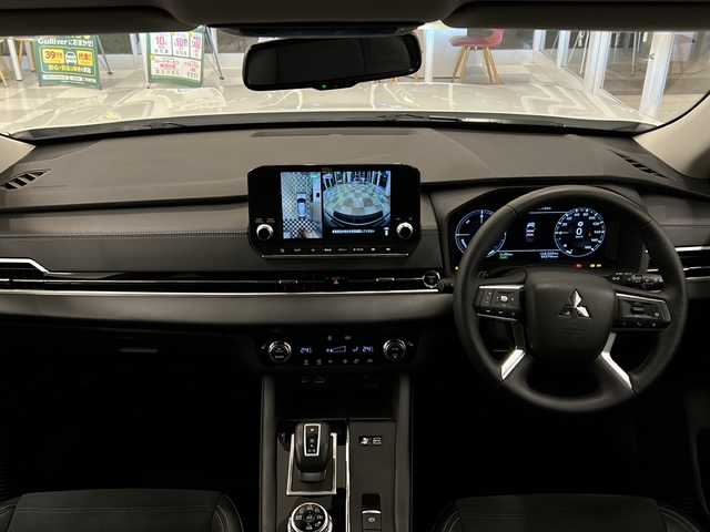 三菱 アウトランダー ＰＨＥＶ G 岐阜県 2022(令4)年 4.4万km ホワイトダイヤモンド 4WD/MI-PILOT/PHEV充電ケーブル付/パワーバックドア/純正ナビゲーション/アラウンドビューモニター/フルセグテレビ/AppleCarPlay/Bluetooth/ワイヤレス充電/USB接続/レーダークルーズコントロール/ブラインドスポットモニター(BSM)/ドライブレコーダー/ハーフレザーシート/シートヒーター/パワーシート/ステアリングヒーター/パドルシフト/プッシュスタート/スマートキー/純正フロアマット/LEDヘッドライト/オートライト/オートマチックハイビーム/ルーフレール/純正アルミホイール