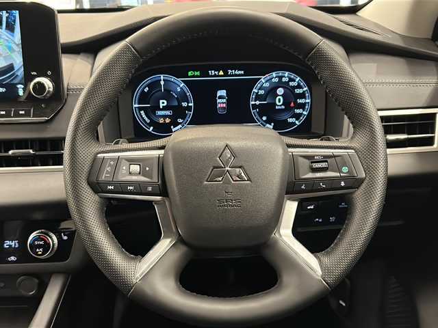 三菱 アウトランダー ＰＨＥＶ G 岐阜県 2022(令4)年 4.4万km ホワイトダイヤモンド 4WD/MI-PILOT/PHEV充電ケーブル付/パワーバックドア/純正ナビゲーション/アラウンドビューモニター/フルセグテレビ/AppleCarPlay/Bluetooth/ワイヤレス充電/USB接続/レーダークルーズコントロール/ブラインドスポットモニター(BSM)/ドライブレコーダー/ハーフレザーシート/シートヒーター/パワーシート/ステアリングヒーター/パドルシフト/プッシュスタート/スマートキー/純正フロアマット/LEDヘッドライト/オートライト/オートマチックハイビーム/ルーフレール/純正アルミホイール