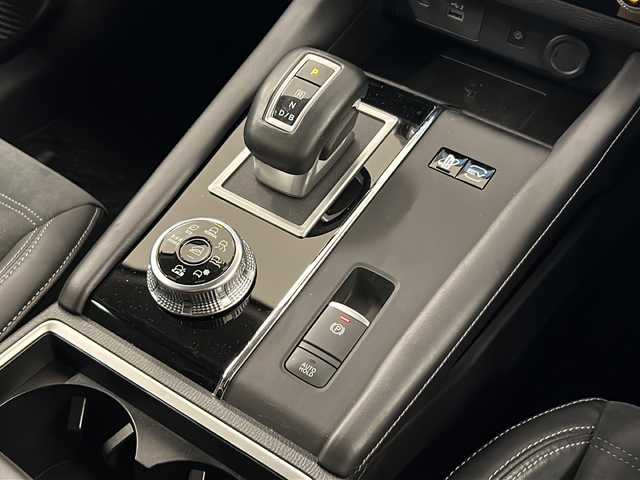 三菱 アウトランダー ＰＨＥＶ G 岐阜県 2022(令4)年 4.4万km ホワイトダイヤモンド 4WD/MI-PILOT/PHEV充電ケーブル付/パワーバックドア/純正ナビゲーション/アラウンドビューモニター/フルセグテレビ/AppleCarPlay/Bluetooth/ワイヤレス充電/USB接続/レーダークルーズコントロール/ブラインドスポットモニター(BSM)/ドライブレコーダー/ハーフレザーシート/シートヒーター/パワーシート/ステアリングヒーター/パドルシフト/プッシュスタート/スマートキー/純正フロアマット/LEDヘッドライト/オートライト/オートマチックハイビーム/ルーフレール/純正アルミホイール