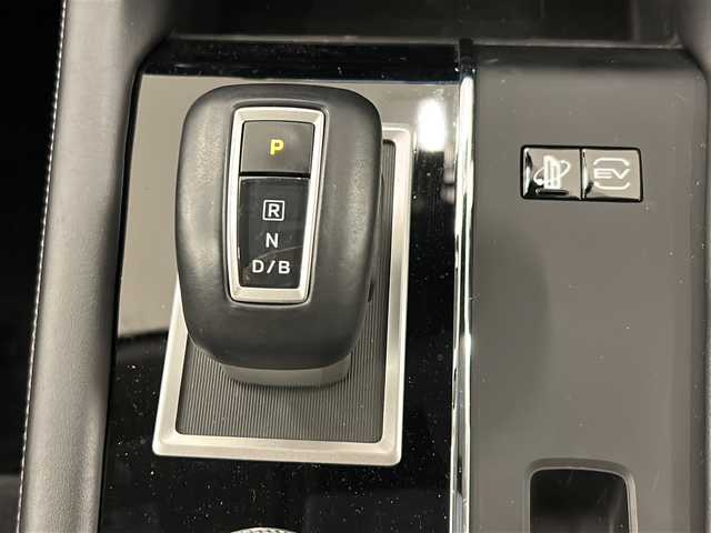 三菱 アウトランダー ＰＨＥＶ G 岐阜県 2022(令4)年 4.4万km ホワイトダイヤモンド 4WD/MI-PILOT/PHEV充電ケーブル付/パワーバックドア/純正ナビゲーション/アラウンドビューモニター/フルセグテレビ/AppleCarPlay/Bluetooth/ワイヤレス充電/USB接続/レーダークルーズコントロール/ブラインドスポットモニター(BSM)/ドライブレコーダー/ハーフレザーシート/シートヒーター/パワーシート/ステアリングヒーター/パドルシフト/プッシュスタート/スマートキー/純正フロアマット/LEDヘッドライト/オートライト/オートマチックハイビーム/ルーフレール/純正アルミホイール