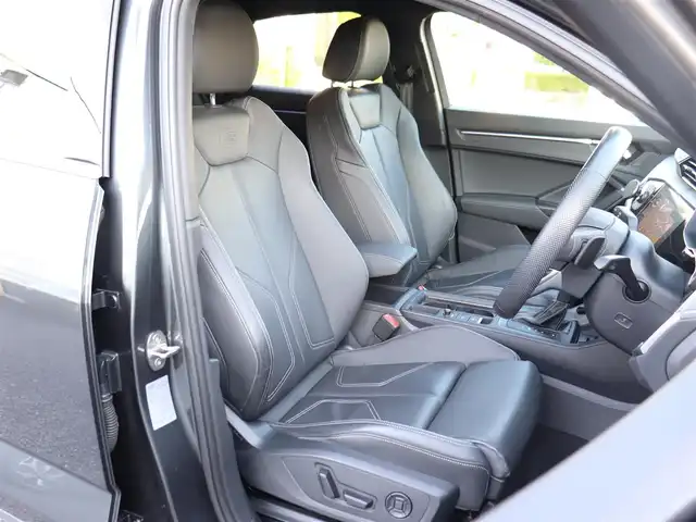 アウディ アウディ Ｑ３ SB 35TDIクワトロ Sライン 神奈川県 2023(令5)年 2.1万km グレー ワンオーナー/コンビニエンス/アシスタントパッケージ/プラスパッケージ/テクノロジーパッケージ/純正ナビ/全方位カメラ/ミラー型ドライブレコーダー/クルーズコントロール/プッシュスタート/ETC2.0/LEDヘッドライト/保証書/取説/記録(R.6.7)/スペアスマートキー/ルーフキャリア/ルーフラック