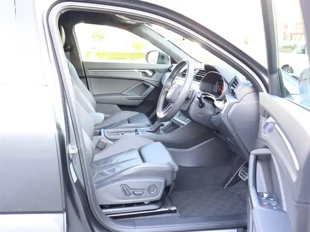 アウディ アウディ Ｑ３ SB 35TDIクワトロ Sライン 神奈川県 2023(令5)年 2.1万km グレー ワンオーナー/コンビニエンス/アシスタントパッケージ/プラスパッケージ/テクノロジーパッケージ/純正ナビ/全方位カメラ/ミラー型ドライブレコーダー/クルーズコントロール/プッシュスタート/ETC2.0/LEDヘッドライト/保証書/取説/記録(R.6.7)/スペアスマートキー/ルーフキャリア/ルーフラック