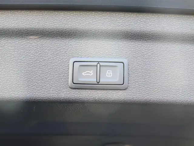 アウディ アウディ Ｑ３ SB 35TDIクワトロ Sライン 神奈川県 2023(令5)年 2.1万km グレー ワンオーナー/コンビニエンス/アシスタントパッケージ/プラスパッケージ/テクノロジーパッケージ/純正ナビ/全方位カメラ/ミラー型ドライブレコーダー/クルーズコントロール/プッシュスタート/ETC2.0/LEDヘッドライト/保証書/取説/記録(R.6.7)/スペアスマートキー/ルーフキャリア/ルーフラック