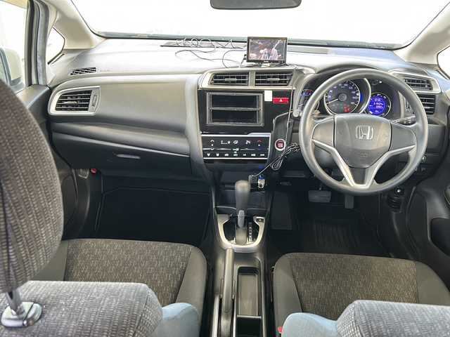 ホンダ フィット 13G Fパッケージ 愛媛県 2017(平29)年 2万km プレミアムホワイトパールⅡ Gorillaポータブルナビ(ワンセグTV/SD)/ETC/スペアキー/社外フロアマット