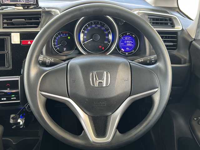 ホンダ フィット 13G Fパッケージ 愛媛県 2017(平29)年 2万km プレミアムホワイトパールⅡ Gorillaポータブルナビ(ワンセグTV/SD)/ETC/スペアキー/社外フロアマット