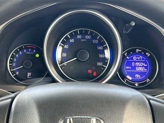 ホンダ フィット 13G Fパッケージ 愛媛県 2017(平29)年 2万km プレミアムホワイトパールⅡ Gorillaポータブルナビ(ワンセグTV/SD)/ETC/スペアキー/社外フロアマット