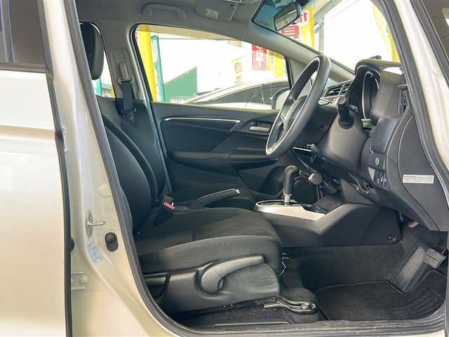 ホンダ フィット 13G Fパッケージ 愛媛県 2017(平29)年 2万km プレミアムホワイトパールⅡ Gorillaポータブルナビ(ワンセグTV/SD)/ETC/スペアキー/社外フロアマット