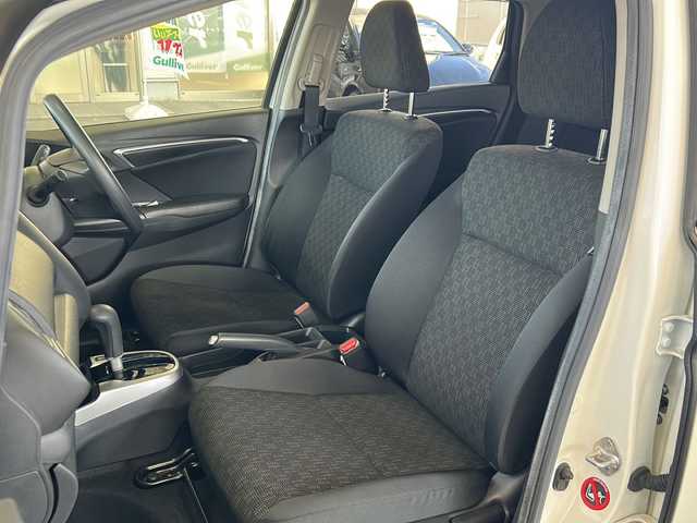 ホンダ フィット 13G Fパッケージ 愛媛県 2017(平29)年 2万km プレミアムホワイトパールⅡ Gorillaポータブルナビ(ワンセグTV/SD)/ETC/スペアキー/社外フロアマット