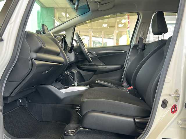 ホンダ フィット 13G Fパッケージ 愛媛県 2017(平29)年 2万km プレミアムホワイトパールⅡ Gorillaポータブルナビ(ワンセグTV/SD)/ETC/スペアキー/社外フロアマット