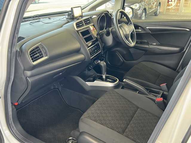 ホンダ フィット 13G Fパッケージ 愛媛県 2017(平29)年 2万km プレミアムホワイトパールⅡ Gorillaポータブルナビ(ワンセグTV/SD)/ETC/スペアキー/社外フロアマット