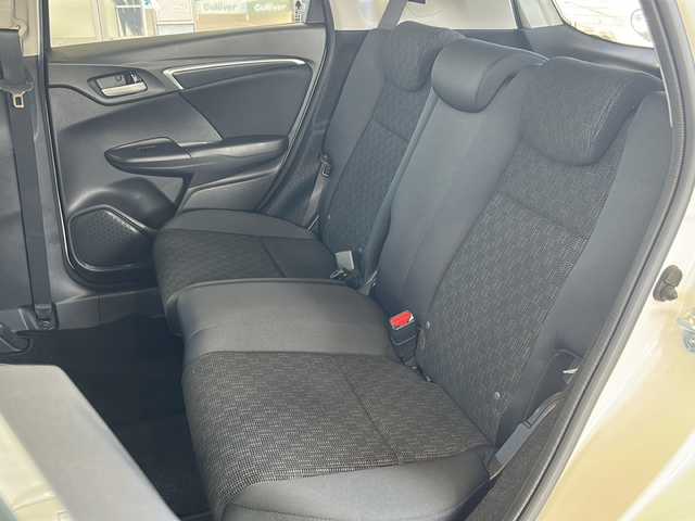 ホンダ フィット 13G Fパッケージ 愛媛県 2017(平29)年 2万km プレミアムホワイトパールⅡ Gorillaポータブルナビ(ワンセグTV/SD)/ETC/スペアキー/社外フロアマット