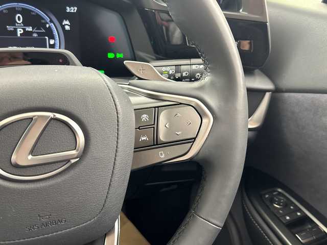 レクサス ＲＺ 450e バージョンL 兵庫県 2023(令5)年 1.5万km グラファイトブラックガラスフレーク ・純正14インチディスプレイオーディオ＋コネクティッドナビ/・Bluetooth/USB/TV/AM/FM/・パノラミックビューモニター/・Lexus Teammate/・Advanced Park/・Advanced Drive/・Lexus Safety System＋/・プリクラッシュセーフティ/・レーンディバーチャーアラート/・レーダクルーズコントロール/・アダプティブハイビームシステム/・ロードサインアシスト/・発進遅れ告知機能/・ドライバー異常時対応システム/・ドライバーモニター連動/・フロントクロストラフィックアラート/・プロアクティブドライビングアシスト/・クリアランスソナー/・ブラインドスポットモニター/・後方車両接近告知/・周辺車両接近時サポート/・セカンダリーコリジョンブレーキ/・安心降車アシスト/・パーキングサポートブレーキ/・革巻きステアリング/・ステアリングスイッチ/・パドルシフト/・ステアリングヒーター/・電動リアゲート/・前席パワーシート/・全席シートヒーター/・前席ベンチレーション/・純正フロアマット/・LEDヘッドライト/・純正アルミホイールタイヤ/・ビルトインETC2.0/・ドライブレコーダー/・スマートキー/・充電ケーブル積込