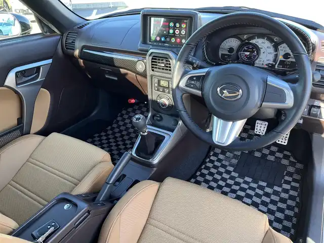 ダイハツ コペン ローブ 鳥取県 2015(平27)年 1.8万km パールホワイトⅢ 5速ミッション・ターボ/ツートンカラー/電動オープン/社外ディスプレイオーディオ/BT/USB/バックカメラ・ETC/前席シートヒーター/LEDヘットライト/フォグライト/ローダウンスプリング/純正16インチアルミホイール/プッシュエンジンスタート/ブースト圧計/フロアマット