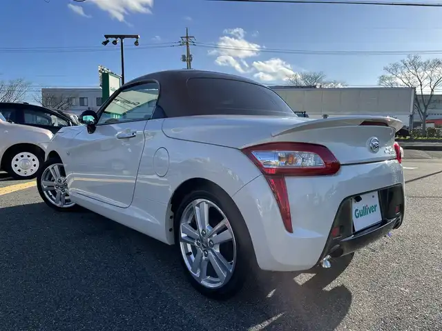 ダイハツ コペン ローブ 鳥取県 2015(平27)年 1.8万km パールホワイトⅢ 5速ミッション・ターボ/ツートンカラー/電動オープン/社外ディスプレイオーディオ/BT/USB/バックカメラ・ETC/前席シートヒーター/LEDヘットライト/フォグライト/ローダウンスプリング/純正16インチアルミホイール/プッシュエンジンスタート/ブースト圧計/フロアマット