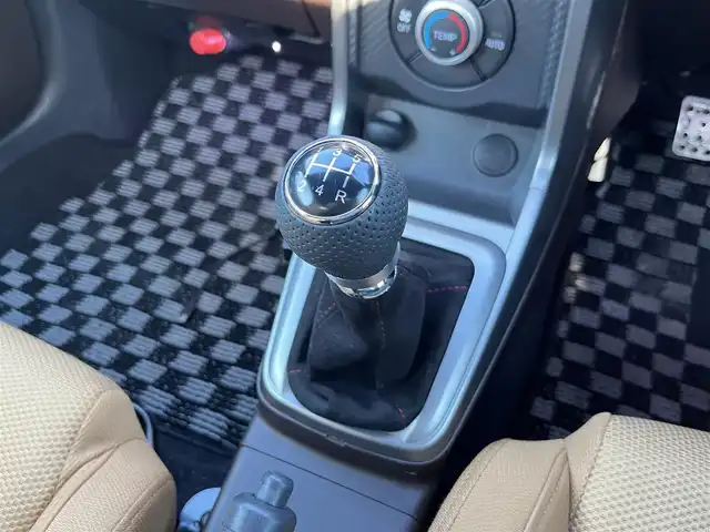 ダイハツ コペン ローブ 鳥取県 2015(平27)年 1.8万km パールホワイトⅢ 5速ミッション・ターボ/ツートンカラー/電動オープン/社外ディスプレイオーディオ/BT/USB/バックカメラ・ETC/前席シートヒーター/LEDヘットライト/フォグライト/ローダウンスプリング/純正16インチアルミホイール/プッシュエンジンスタート/ブースト圧計/フロアマット