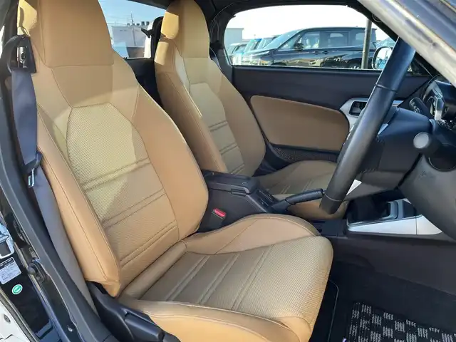 ダイハツ コペン ローブ 鳥取県 2015(平27)年 1.8万km パールホワイトⅢ 5速ミッション・ターボ/ツートンカラー/電動オープン/社外ディスプレイオーディオ/BT/USB/バックカメラ・ETC/前席シートヒーター/LEDヘットライト/フォグライト/ローダウンスプリング/純正16インチアルミホイール/プッシュエンジンスタート/ブースト圧計/フロアマット