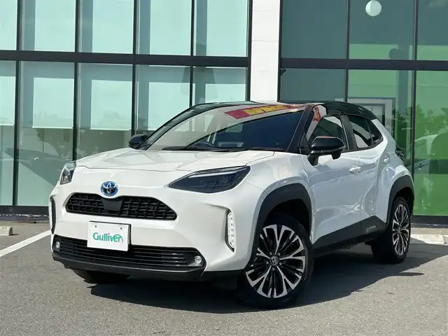 トヨタ ヤリスクロス ハイブリッド G 和歌山県 2022(令4)年 2.5万km ブラックマイカ/ホワイトパールクリスタルシャイン 2トーン 純正８インチナビ/バックカメラ/フルセグTV/(BT/AppleCarPlay/AndroidAuto)/プリクラッシュセーフティー/ブラインドスポットモニター/レーダークルーズコントロール/レーンディパーチャーアラート/コーナーセンサー/電子パーキング/オートホールド/ビルトインETC２．０/純正１８インチアルミホイール/LEDヘッドライト/フォグランプ/オートライト/オートマチックハイビーム