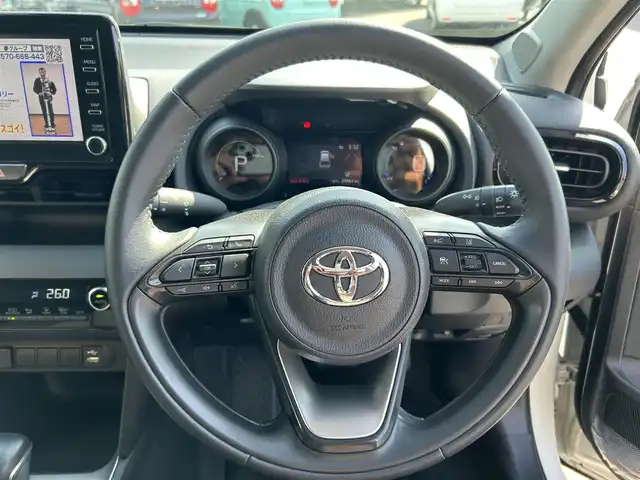 トヨタ ヤリスクロス ハイブリッド G 和歌山県 2022(令4)年 2.5万km ブラックマイカ/ホワイトパールクリスタルシャイン 2トーン 純正８インチナビ/バックカメラ/フルセグTV/(BT/AppleCarPlay/AndroidAuto)/プリクラッシュセーフティー/ブラインドスポットモニター/レーダークルーズコントロール/レーンディパーチャーアラート/コーナーセンサー/電子パーキング/オートホールド/ビルトインETC２．０/純正１８インチアルミホイール/LEDヘッドライト/フォグランプ/オートライト/オートマチックハイビーム