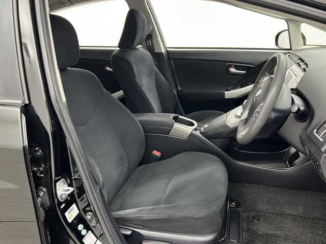 トヨタ プリウス S ツーリングセレクション 群馬県 2014(平26)年 8.9万km ブラック 純正ナビ　バックカメラ　ワンセグＴＶ　ビルトインＥＴＣ　スマートキー　プッシュスタートボタン　ＬＥＤヘッドライト　フォグランプ　純正アルミホイール　ステアリングリモコン　車両接近通知装置　禁煙