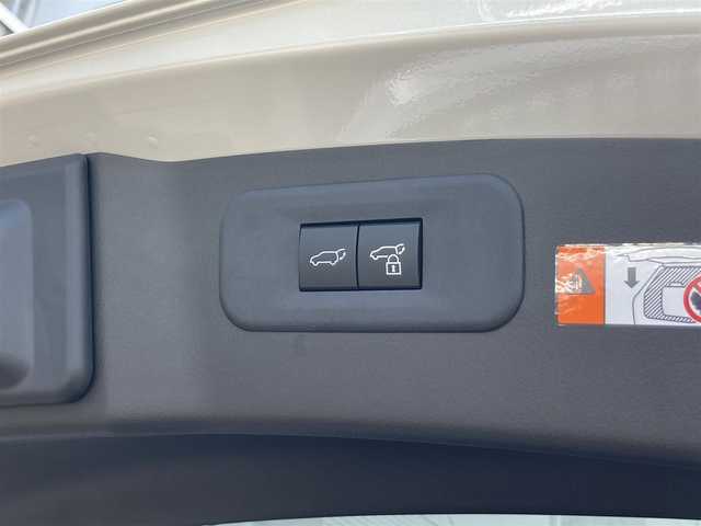 レクサス ＮＸ 350h バージョンL 静岡県 2023(令5)年 0.9万km ソニッククォーツ Lexus Safety System＋/Lexus Teammate Advanced Park（リモート機能付）/純正14インチコネクティッドナビ/　AM FM CD DVD Bluetooth USB AppleCarPlay AndroidAuto/フルセグTV/ビルトインETC2.0/フロント/サイド/バックモニター/社外前後方ドライブレコーダー/三眼フルLEDヘッドランプ/レクサスコミュニケーションサウンド/レーダークルーズコントロール/e-ラッチ/レクサスクライメントコンシェルジュ/・運転席・助手席独立温度調整オートエアコン/・シートヒーター/シートベンチレーション/・ステアリングヒーター/ハンズフリーパワーバックドア/純正20インチアルミホイール/スマートキー2本/ワンオーナー/4WD/ブラックレザーシート/後席6：4分割可倒式シート(電動格納機能付)