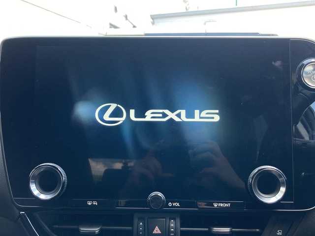レクサス ＮＸ 350h バージョンL 静岡県 2023(令5)年 0.9万km ソニッククォーツ Lexus Safety System＋/Lexus Teammate Advanced Park（リモート機能付）/純正14インチコネクティッドナビ/　AM FM CD DVD Bluetooth USB AppleCarPlay AndroidAuto/フルセグTV/ビルトインETC2.0/フロント/サイド/バックモニター/社外前後方ドライブレコーダー/三眼フルLEDヘッドランプ/レクサスコミュニケーションサウンド/レーダークルーズコントロール/e-ラッチ/レクサスクライメントコンシェルジュ/・運転席・助手席独立温度調整オートエアコン/・シートヒーター/シートベンチレーション/・ステアリングヒーター/ハンズフリーパワーバックドア/純正20インチアルミホイール/スマートキー2本/ワンオーナー/4WD/ブラックレザーシート/後席6：4分割可倒式シート(電動格納機能付)