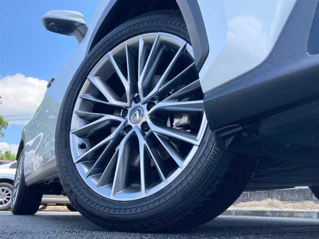 レクサス ＮＸ 350h バージョンL 静岡県 2023(令5)年 0.9万km ソニッククォーツ Lexus Safety System＋/Lexus Teammate Advanced Park（リモート機能付）/純正14インチコネクティッドナビ/　AM FM CD DVD Bluetooth USB AppleCarPlay AndroidAuto/フルセグTV/ビルトインETC2.0/フロント/サイド/バックモニター/社外前後方ドライブレコーダー/三眼フルLEDヘッドランプ/レクサスコミュニケーションサウンド/レーダークルーズコントロール/e-ラッチ/レクサスクライメントコンシェルジュ/・運転席・助手席独立温度調整オートエアコン/・シートヒーター/シートベンチレーション/・ステアリングヒーター/ハンズフリーパワーバックドア/純正20インチアルミホイール/スマートキー2本/ワンオーナー/4WD/ブラックレザーシート/後席6：4分割可倒式シート(電動格納機能付)