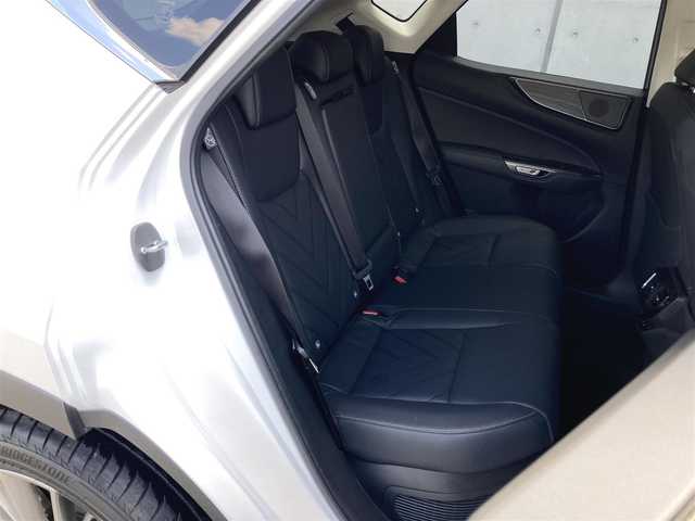 レクサス ＮＸ 350h バージョンL 静岡県 2023(令5)年 0.9万km ソニッククォーツ Lexus Safety System＋/Lexus Teammate Advanced Park（リモート機能付）/純正14インチコネクティッドナビ/　AM FM CD DVD Bluetooth USB AppleCarPlay AndroidAuto/フルセグTV/ビルトインETC2.0/フロント/サイド/バックモニター/社外前後方ドライブレコーダー/三眼フルLEDヘッドランプ/レクサスコミュニケーションサウンド/レーダークルーズコントロール/e-ラッチ/レクサスクライメントコンシェルジュ/・運転席・助手席独立温度調整オートエアコン/・シートヒーター/シートベンチレーション/・ステアリングヒーター/ハンズフリーパワーバックドア/純正20インチアルミホイール/スマートキー2本/ワンオーナー/4WD/ブラックレザーシート/後席6：4分割可倒式シート(電動格納機能付)