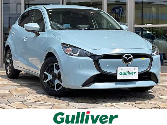 マツダ マツダ２ 15BD 静岡県 2024(令6)年 0.4万km ライトブルー 純正ナビ/・FM/・AM/・Bluetooth/・USB/・スマートフォン連携/・フルセグTV/メーカーオプション/【マツダコネクトパッケージ】/・８．８インチセンターディスプレイ/・車載通信機（コネクティッドサービス対応）/【３６０°セーフティパッケージ】/・３６０°ビューモニター/・フロントパーキングセンサー（センター／コーナ）/・自動防眩ルームミラー/【セーフティクルーズパッケージ】/・スマートブレーキサポート/・レーンキープアシストシステム/・タコメーター（アナログ）/・交通標識認識システム/・アクティブ・ドライビング・ディスプレイ（カラー）/・マツダ・レーダー・クルーズ・コントロール/・ステアリングスイッチパネル加飾/・メーターリング（サテンクロームメッキ）/主要装備/・ＥＴＣ/・アイドリングストップ/・横滑り防止装置/・衝突被害軽減システム/・サイドカーテンエアバッグ/・ＭＴモード付ＡＴ/・ＬＥＤヘッドライト