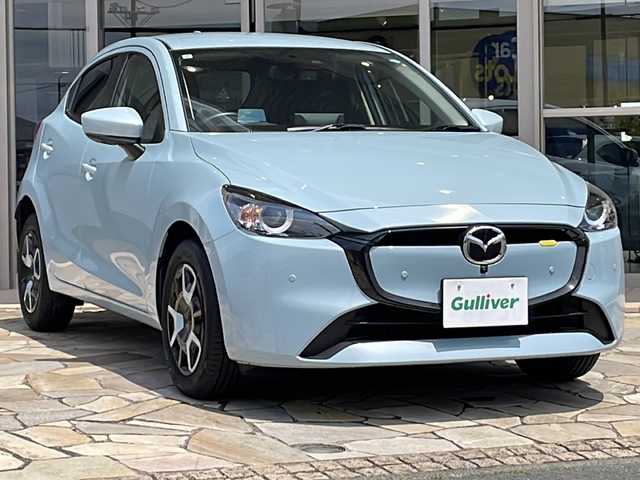 マツダ マツダ２ 15BD 静岡県 2024(令6)年 0.4万km ライトブルー 純正ナビ/・FM/・AM/・Bluetooth/・USB/・スマートフォン連携/・フルセグTV/メーカーオプション/【マツダコネクトパッケージ】/・８．８インチセンターディスプレイ/・車載通信機（コネクティッドサービス対応）/【３６０°セーフティパッケージ】/・３６０°ビューモニター/・フロントパーキングセンサー（センター／コーナ）/・自動防眩ルームミラー/【セーフティクルーズパッケージ】/・スマートブレーキサポート/・レーンキープアシストシステム/・タコメーター（アナログ）/・交通標識認識システム/・アクティブ・ドライビング・ディスプレイ（カラー）/・マツダ・レーダー・クルーズ・コントロール/・ステアリングスイッチパネル加飾/・メーターリング（サテンクロームメッキ）/主要装備/・ＥＴＣ/・アイドリングストップ/・横滑り防止装置/・衝突被害軽減システム/・サイドカーテンエアバッグ/・ＭＴモード付ＡＴ/・ＬＥＤヘッドライト