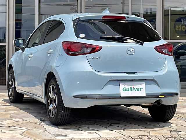 マツダ マツダ２ 15BD 静岡県 2024(令6)年 0.4万km ライトブルー 純正ナビ/・FM/・AM/・Bluetooth/・USB/・スマートフォン連携/・フルセグTV/メーカーオプション/【マツダコネクトパッケージ】/・８．８インチセンターディスプレイ/・車載通信機（コネクティッドサービス対応）/【３６０°セーフティパッケージ】/・３６０°ビューモニター/・フロントパーキングセンサー（センター／コーナ）/・自動防眩ルームミラー/【セーフティクルーズパッケージ】/・スマートブレーキサポート/・レーンキープアシストシステム/・タコメーター（アナログ）/・交通標識認識システム/・アクティブ・ドライビング・ディスプレイ（カラー）/・マツダ・レーダー・クルーズ・コントロール/・ステアリングスイッチパネル加飾/・メーターリング（サテンクロームメッキ）/主要装備/・ＥＴＣ/・アイドリングストップ/・横滑り防止装置/・衝突被害軽減システム/・サイドカーテンエアバッグ/・ＭＴモード付ＡＴ/・ＬＥＤヘッドライト