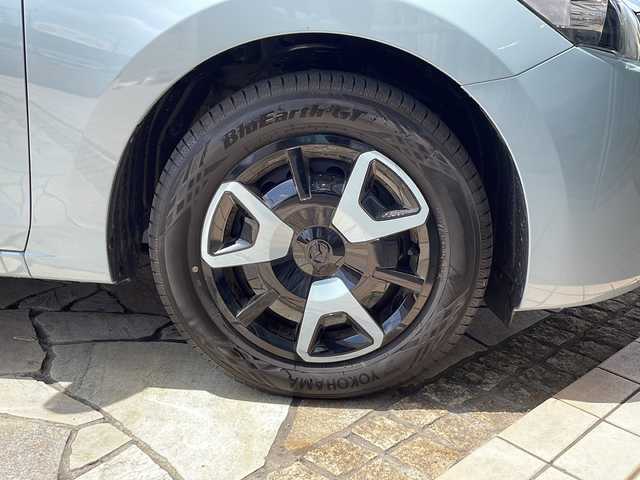 マツダ マツダ２ 15BD 静岡県 2024(令6)年 0.4万km ライトブルー 純正ナビ/・FM/・AM/・Bluetooth/・USB/・スマートフォン連携/・フルセグTV/メーカーオプション/【マツダコネクトパッケージ】/・８．８インチセンターディスプレイ/・車載通信機（コネクティッドサービス対応）/【３６０°セーフティパッケージ】/・３６０°ビューモニター/・フロントパーキングセンサー（センター／コーナ）/・自動防眩ルームミラー/【セーフティクルーズパッケージ】/・スマートブレーキサポート/・レーンキープアシストシステム/・タコメーター（アナログ）/・交通標識認識システム/・アクティブ・ドライビング・ディスプレイ（カラー）/・マツダ・レーダー・クルーズ・コントロール/・ステアリングスイッチパネル加飾/・メーターリング（サテンクロームメッキ）/主要装備/・ＥＴＣ/・アイドリングストップ/・横滑り防止装置/・衝突被害軽減システム/・サイドカーテンエアバッグ/・ＭＴモード付ＡＴ/・ＬＥＤヘッドライト