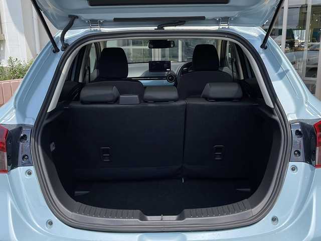 マツダ マツダ２ 15BD 静岡県 2024(令6)年 0.4万km ライトブルー 純正ナビ/・FM/・AM/・Bluetooth/・USB/・スマートフォン連携/・フルセグTV/メーカーオプション/【マツダコネクトパッケージ】/・８．８インチセンターディスプレイ/・車載通信機（コネクティッドサービス対応）/【３６０°セーフティパッケージ】/・３６０°ビューモニター/・フロントパーキングセンサー（センター／コーナ）/・自動防眩ルームミラー/【セーフティクルーズパッケージ】/・スマートブレーキサポート/・レーンキープアシストシステム/・タコメーター（アナログ）/・交通標識認識システム/・アクティブ・ドライビング・ディスプレイ（カラー）/・マツダ・レーダー・クルーズ・コントロール/・ステアリングスイッチパネル加飾/・メーターリング（サテンクロームメッキ）/主要装備/・ＥＴＣ/・アイドリングストップ/・横滑り防止装置/・衝突被害軽減システム/・サイドカーテンエアバッグ/・ＭＴモード付ＡＴ/・ＬＥＤヘッドライト